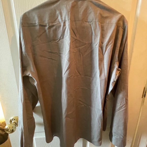 Simple grey button up - Picture 6 of 6